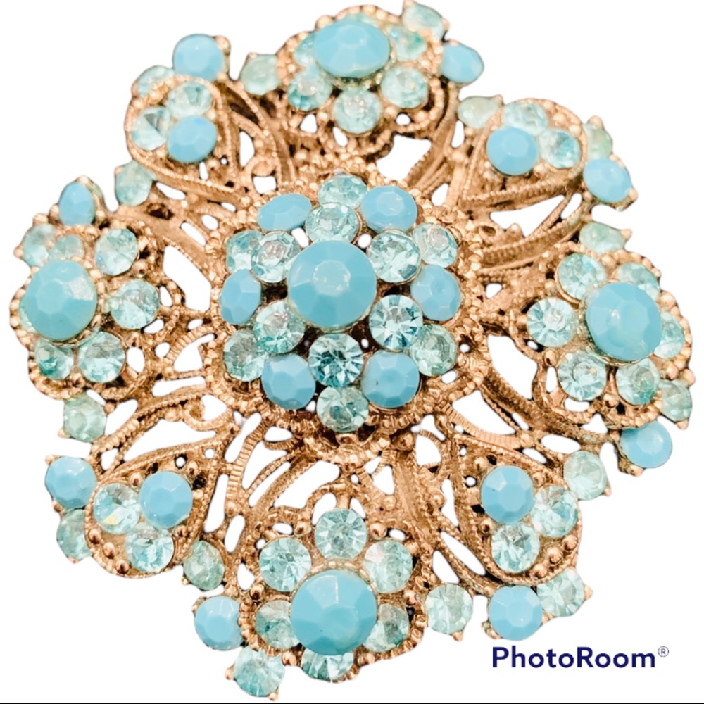 3/$20🍁Turquoise Brooch